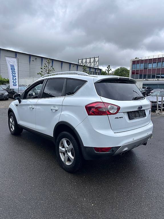 FORD Kuga 2.0 TDCi Titanium Executive 4WD — slika 3