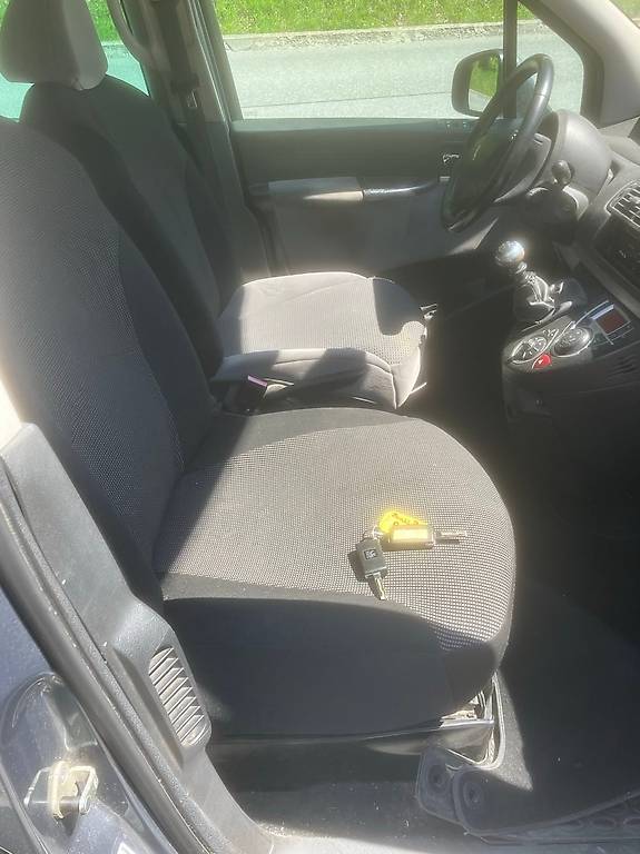 PEUGEOT 807 2.0 16V HDi Family+ — slika 5