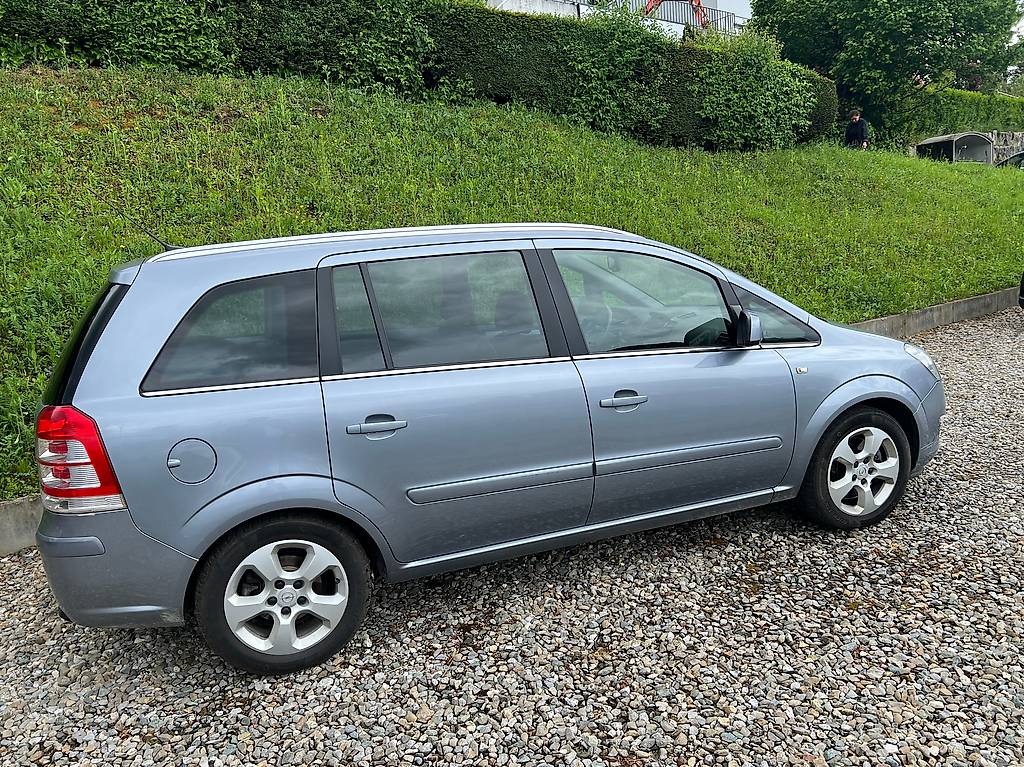 OPEL Zafira 2.2i 16V Cosmo** Automatic** 7 Plätzer — slika 5