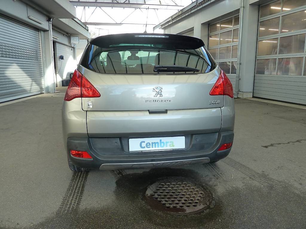 PEUGEOT 3008 HYbrid4 2.0 HDI EGS6 — slika 5