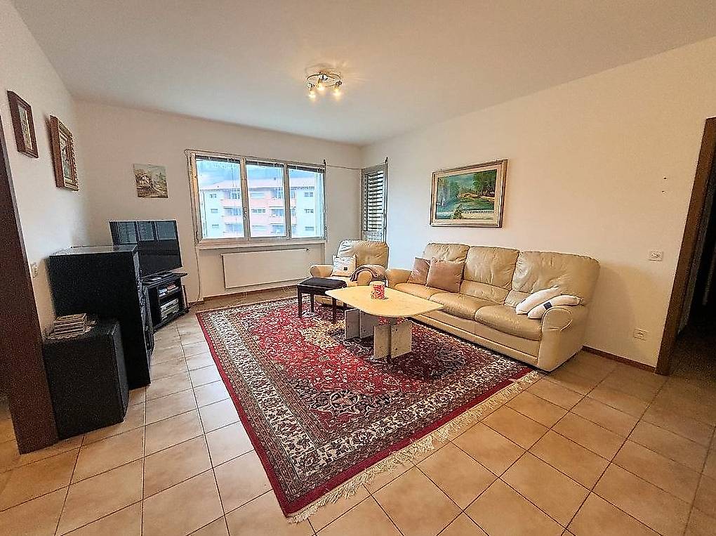 Coldrerio - Ampio 3.5 locali con giardino condominiale