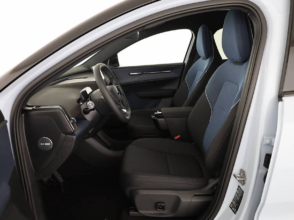 VOLVO EX 30 Cross Country P8 Ultra AWD — slika 2