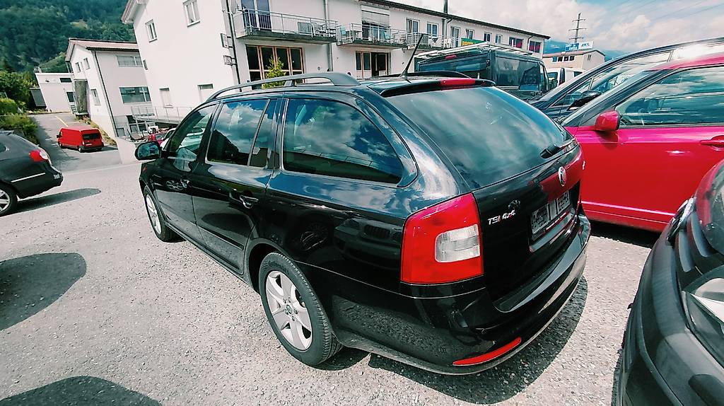 SKODA Octavia Combi 1.8 TSI Elegance 4x4 — slika 3