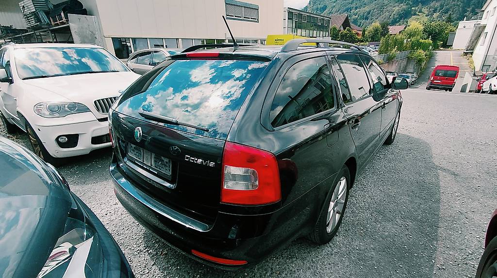 SKODA Octavia Combi 1.8 TSI Elegance 4x4 — slika 4