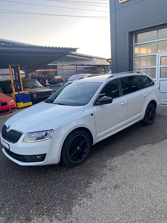 SKODA Octavia Combi 2.0 TDI Style 4x4 DSG — slika 3