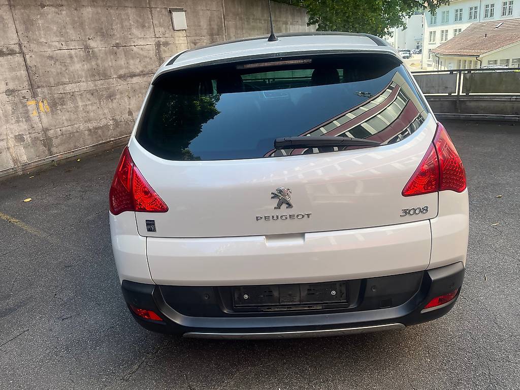 PEUGEOT 3008 HYbrid4 2.0 HDI EGS6 — slika 5