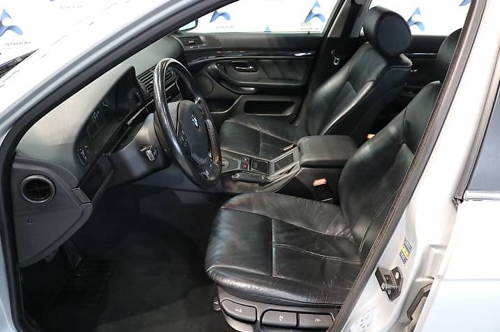 BMW 523i — slika 4