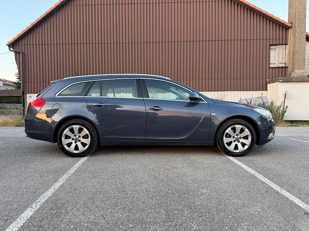 OPEL Insignia Sports Tourer 1.6 Turbo Cosmo — slika 4