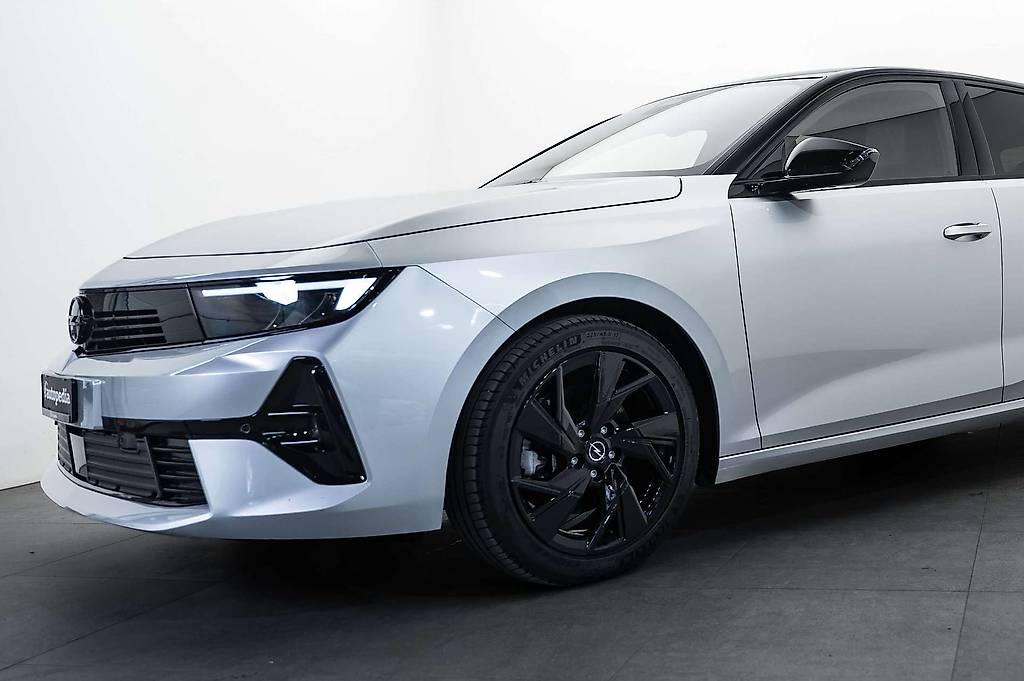 OPEL Astra Sports Tourer 1.2i Turbo GS Automat — slika 2