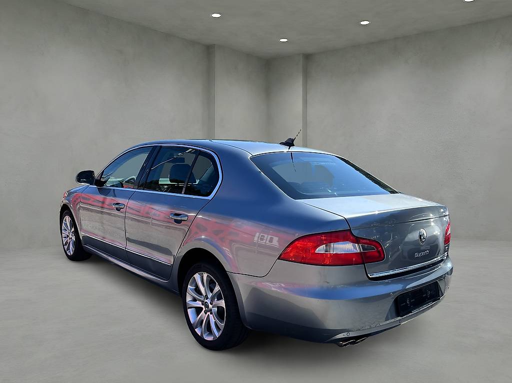 SKODA Superb 2.0 TDi Elegance DSG — slika 3