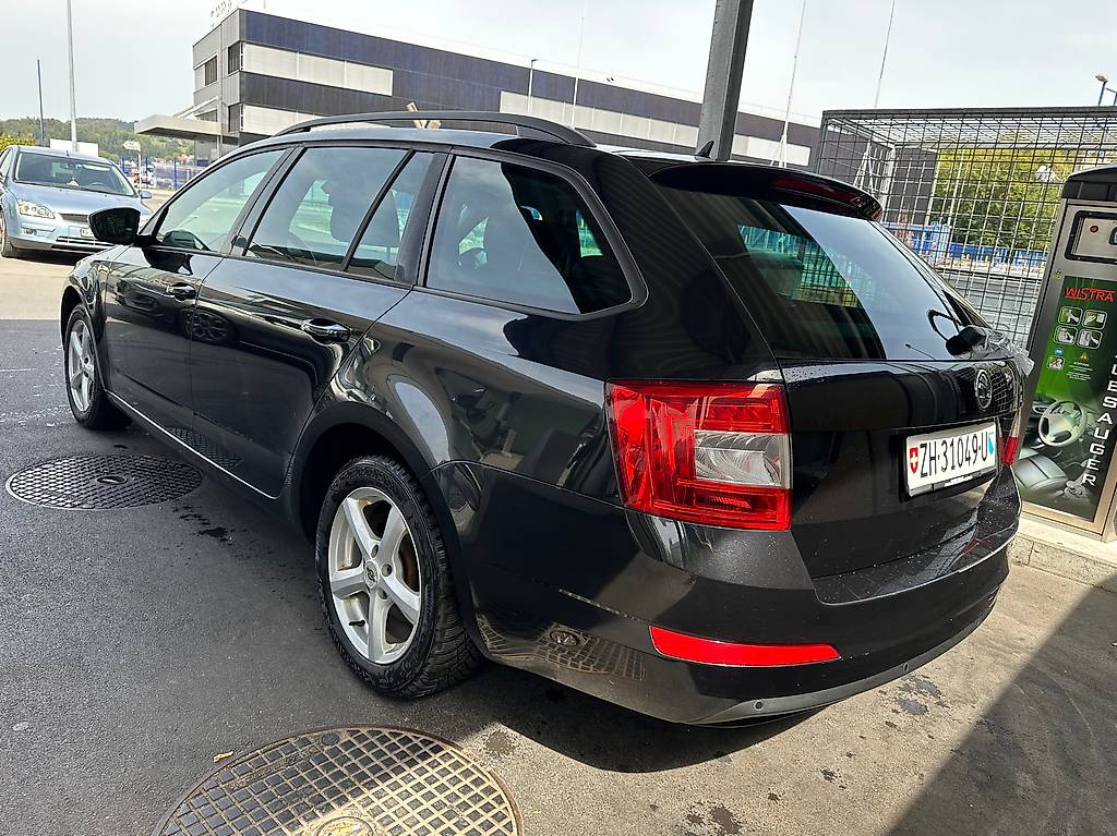 SKODA Octavia Combi 1.8 TSI Fresh 4x4 DSG — slika 4