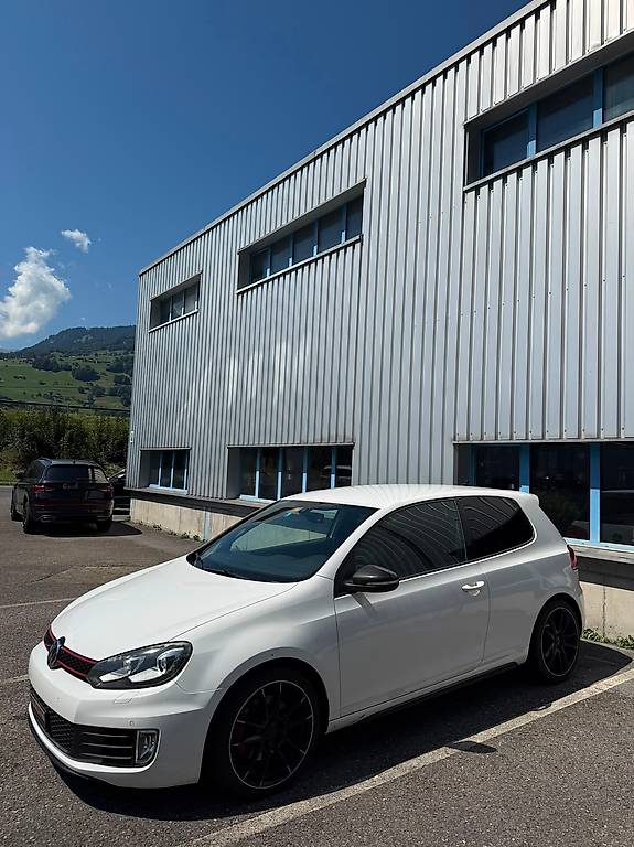 VW Golf 2.0 TSI GTI Team DSG — slika 1
