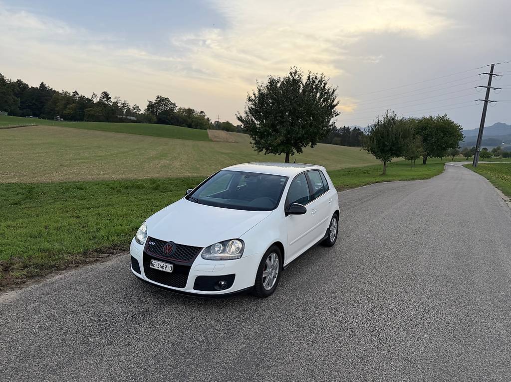 VW Golf 2.0 TFSI GTI — slika 1