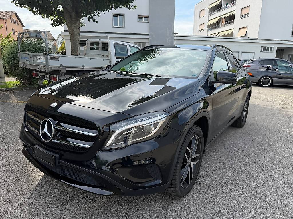 MERCEDES-BENZ GLA 250 Style 4Matic 7G-DCT — slika 1