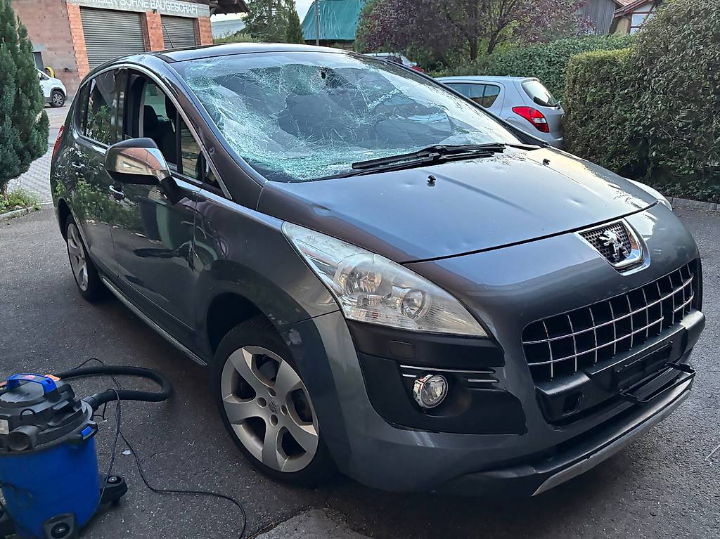 PEUGEOT 3008 1.6 16V T Sport Pack Tiptronic — slika 1