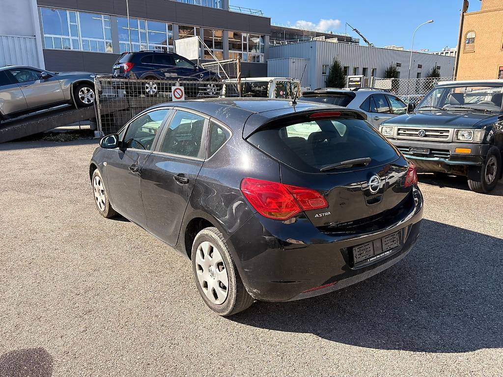 OPEL Astra 1.6i 16V Enjoy — slika 3