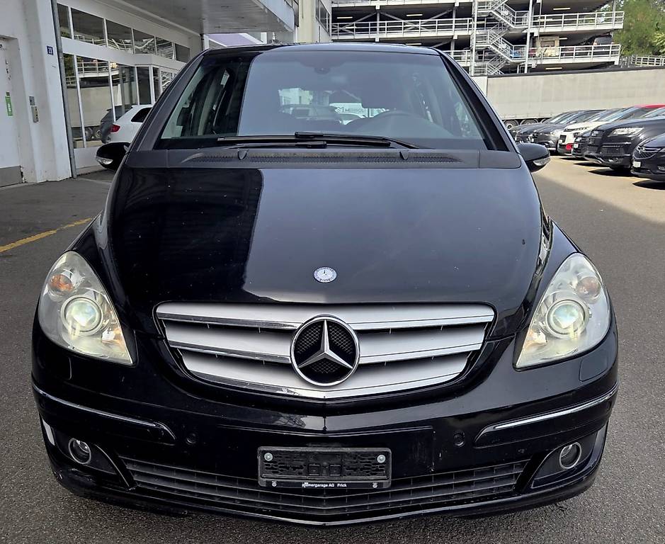 MERCEDES-BENZ B 200 CDI — slika 1