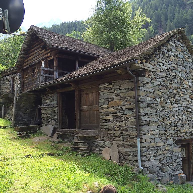 Autentico rustico ticinese con terreno, Madra(Val Malvaglia)