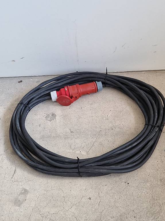 VELAMP 40 M Verlängerungskabel Mit Kabeltrommel – 4 Steckdosen, 16 A, 3G1,5 Mm² – Schwarz/rot, Bis 3200 W