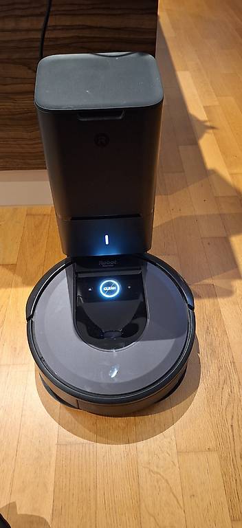 Sold IRobot Roomba I7+ mit Zubehör und Absaugstation