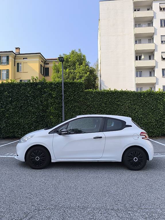 Verkaufe Peugeot 208 VTi — slika 2