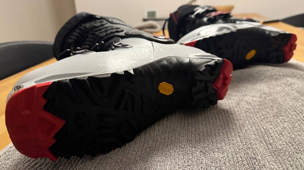 Skitourenschuhe Damen La Sportiva Vega 25 5 Wenig Gebraucht Im Kanton 