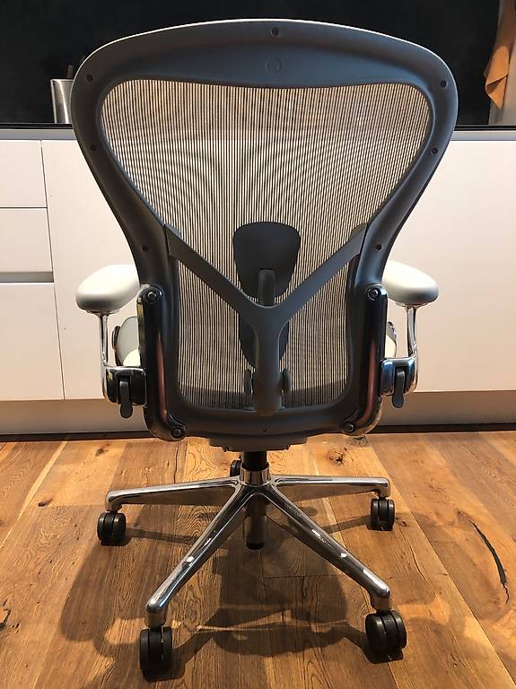 Herman Miller Aeron Grösse B Mineral Aluminium Fix Price im Kanton