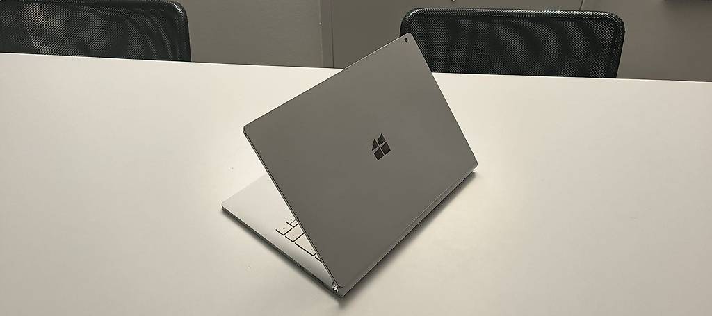 Microsoft Surface Book 2 13.5