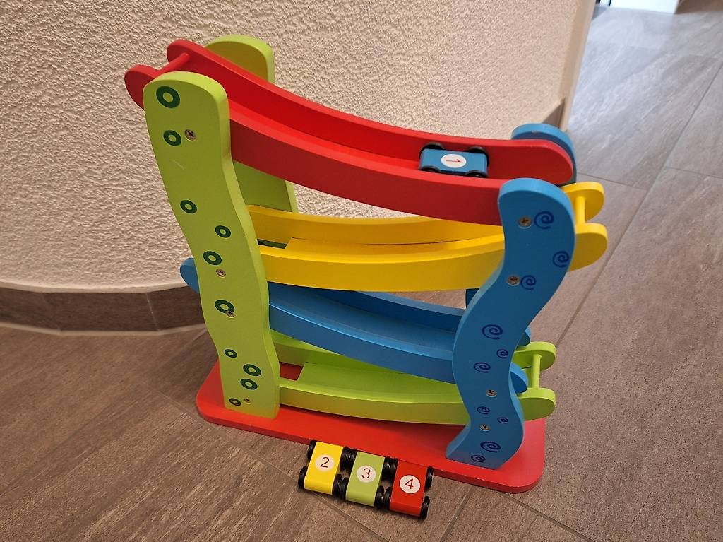 WRQIOO 2-in-1 Kugelbahn Holz - Autorennbahn Mit 4 Autos & 2 Bällen