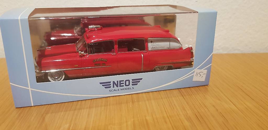 Neo Scale Models Cadillac S&s High Top Ambulance 1:43 Im Kanton Basel 