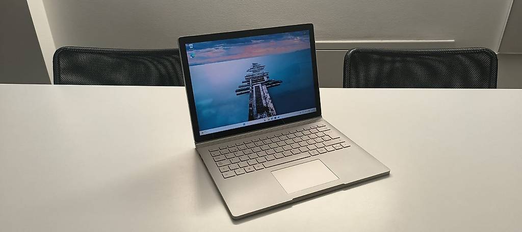 Microsoft Surface Book 2 13.5