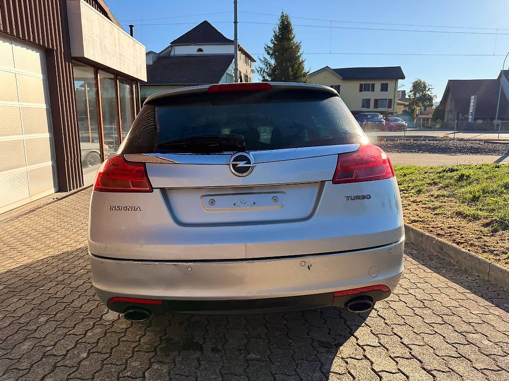 Opel Insignia 2.0 Benzin Automat — slika 14