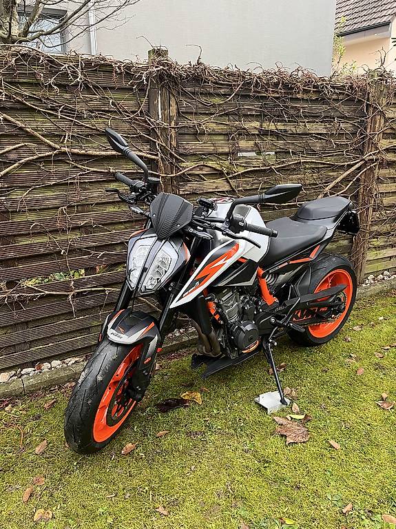Ktm Duke 890 R im Kanton Aargau