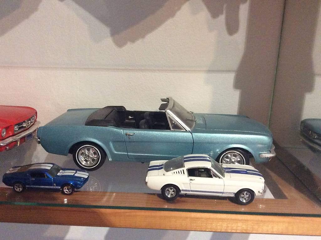 AX139 MIRA GOLDEN LINE 1/18 1:18 FORD MUSTANG 1965 BLEUE REF 6113