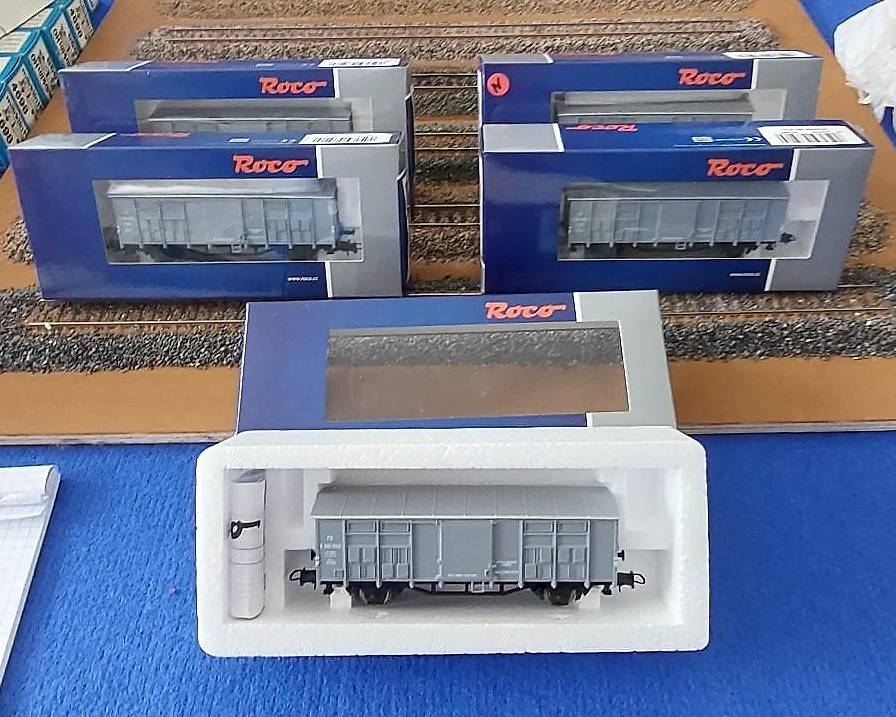 Large Punch Roco Roco 47526 FS Gedeckter Güterwagen (5 Stück) im Kanton Glarus - tutti.ch