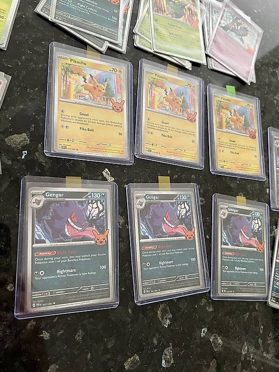 Pokemon Karten Holo oder Boster Set 2024 Trick.or.Trade im Kanton