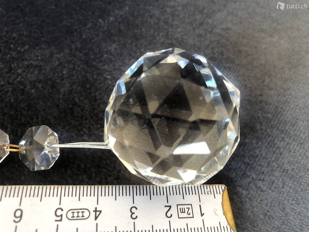 Kristallkugel mit 5Kleinen Kristallen