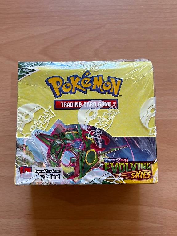 pokemon evolving skies booster box sealed Pokemon TCG: Sword & Shield main image 0