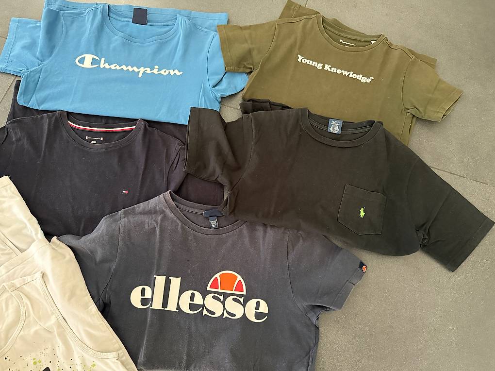 Kleiderpaket Jungs | 5 T-Shirts, 2 Muscle, 6 Hosen 158-164cm im Kanton Aargau