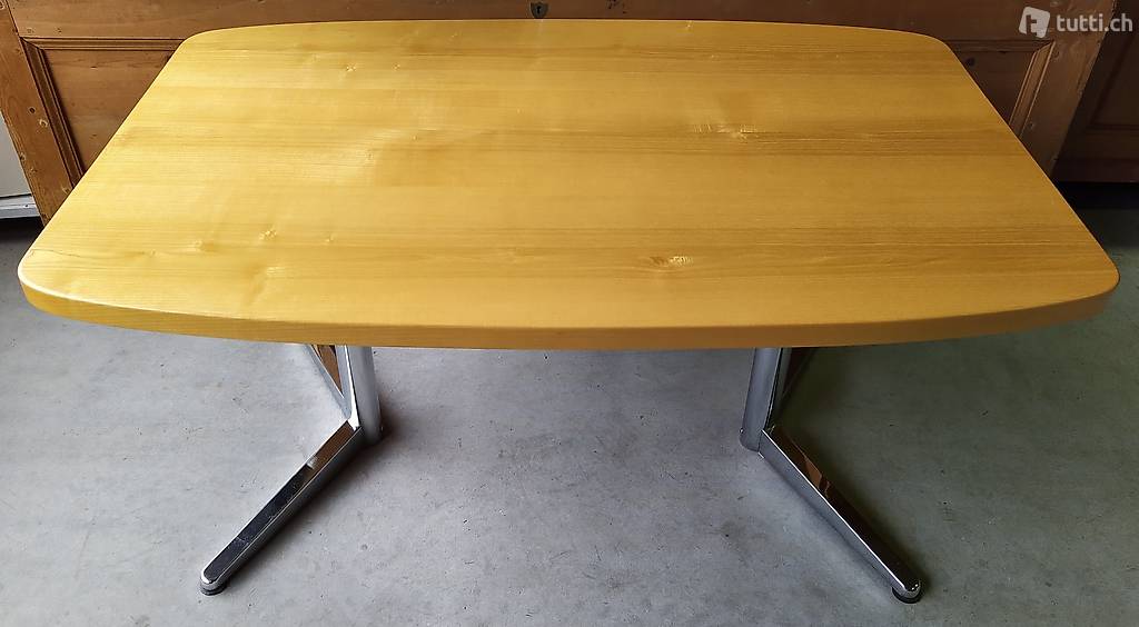 Massivholz Tisch mit verchromten Füssen 150 x 98 cm