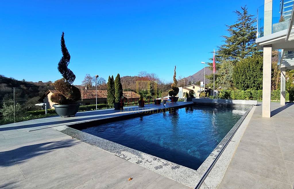MODERNA VILLA DI LUSSO im Kanton Tessin kaufen