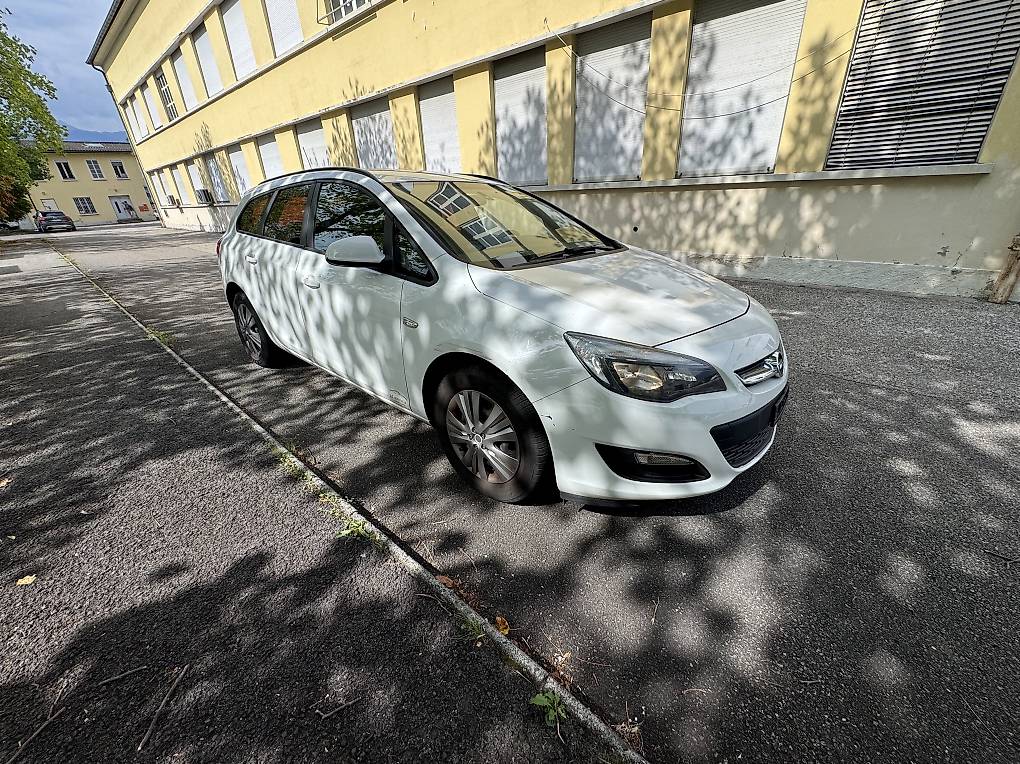 Opel Astra 1.6 — slika 1