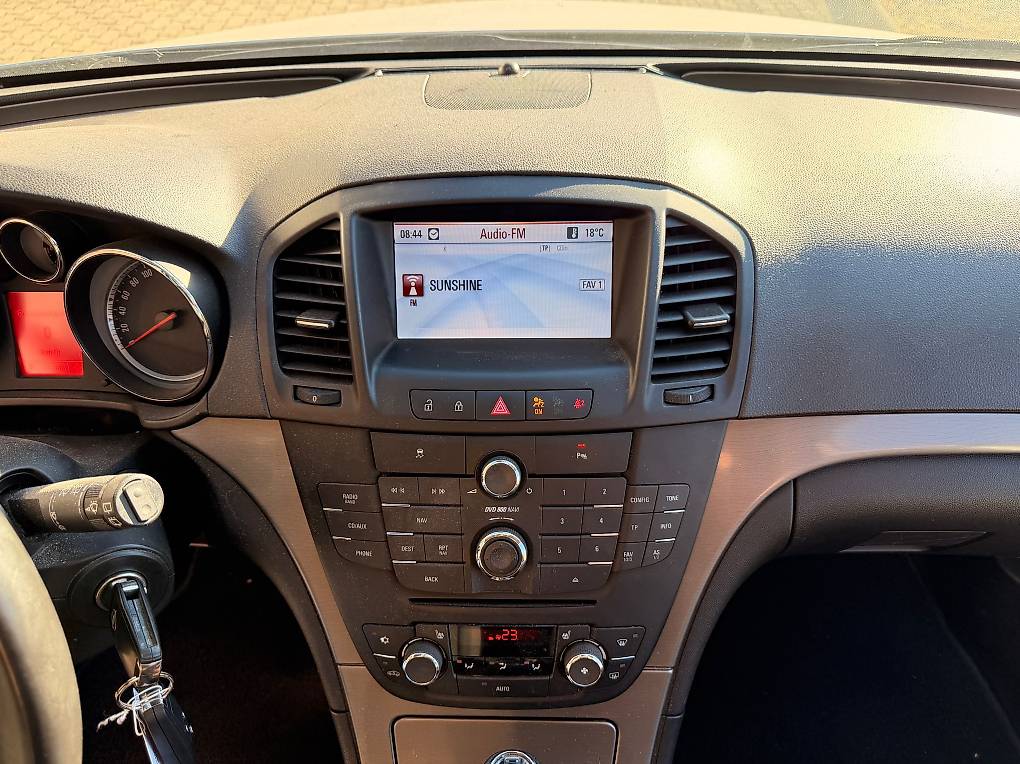 Opel Insignia 2.0 Benzin Automat — slika 13