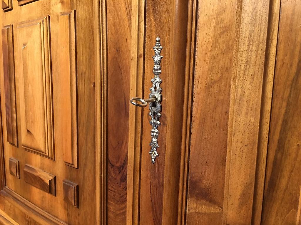 Restauriertes, antikes Kirschbaum Buffet in Bern kaufen - tutti.ch