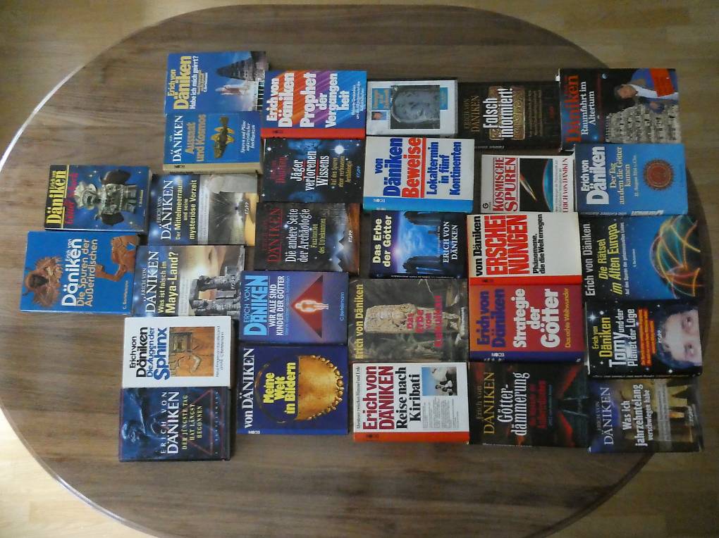 Erich von Däniken grosse Sammlung von 32 Bücher und 1