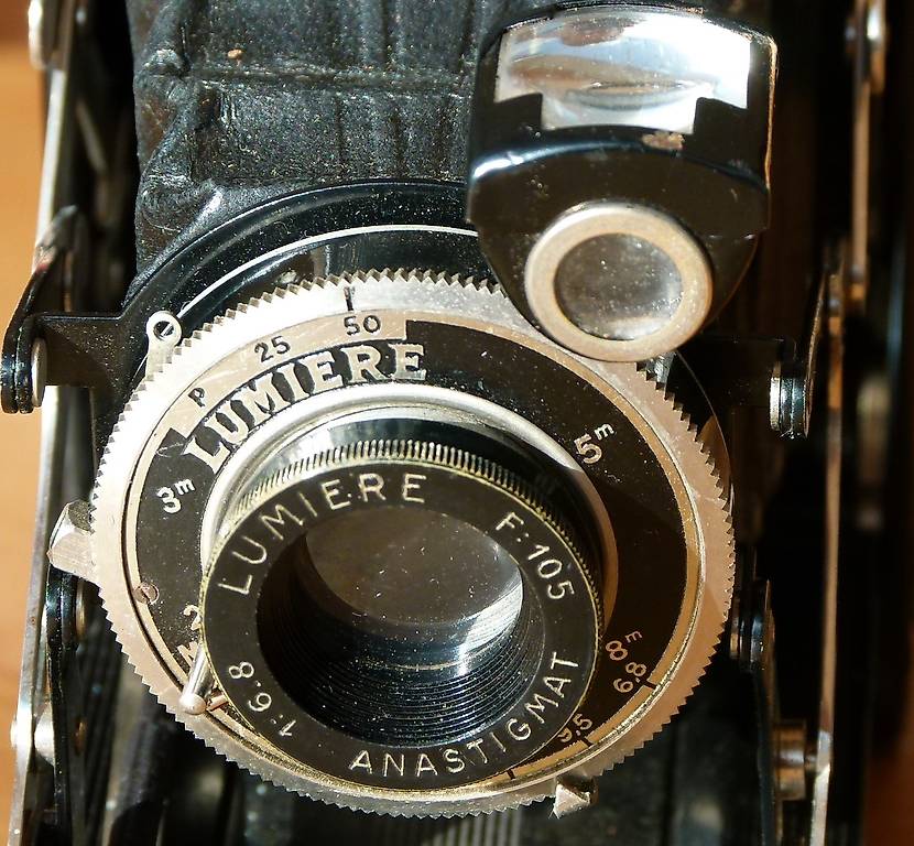 Lumière Appareil Photo À Soufflet. Lumière Spector 1:45 F=105