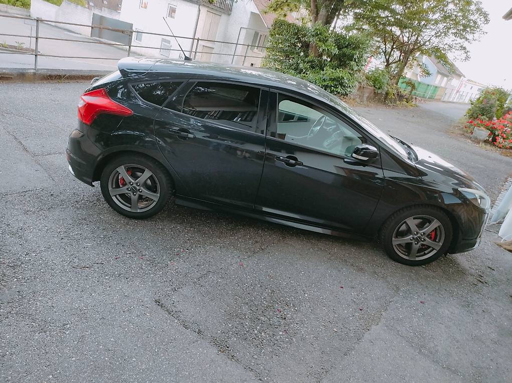 Zu Verkaufen Ford Focus ST 250Ps-97000Km 8 fach bereift — slika 5