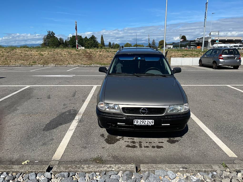 Opel Astra F Caravan Frisch Ab Mfk. — slika 1