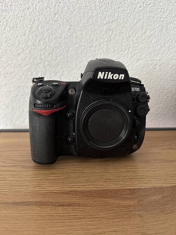 Nikon D700 inkl. 2 Akkus im Kanton Aargau