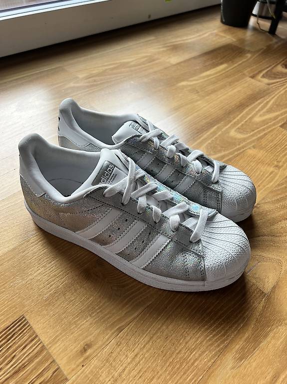 Adidas schuhe mit schlangenmuster fashion